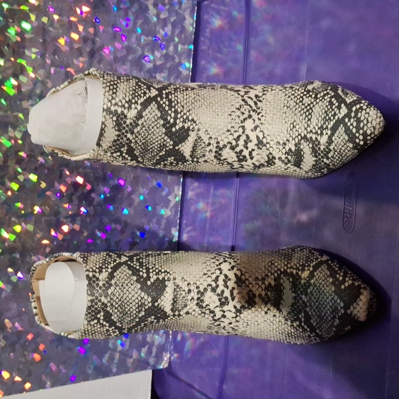 Charlotte Russe Qupid stoneblack snake PU 8.5 booties NIB mint - Picture 5 of 12